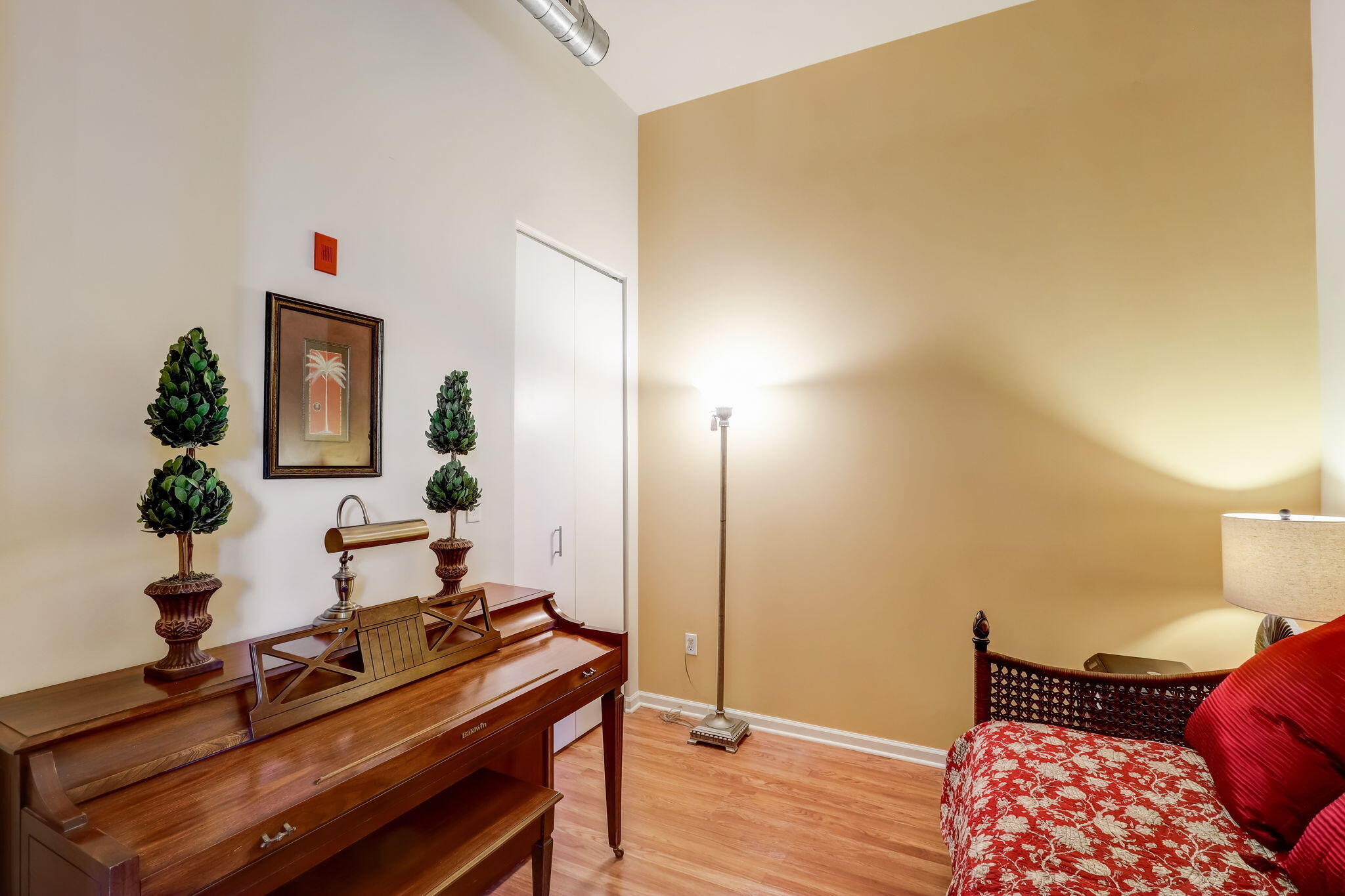 1924 N Hubbard St 202