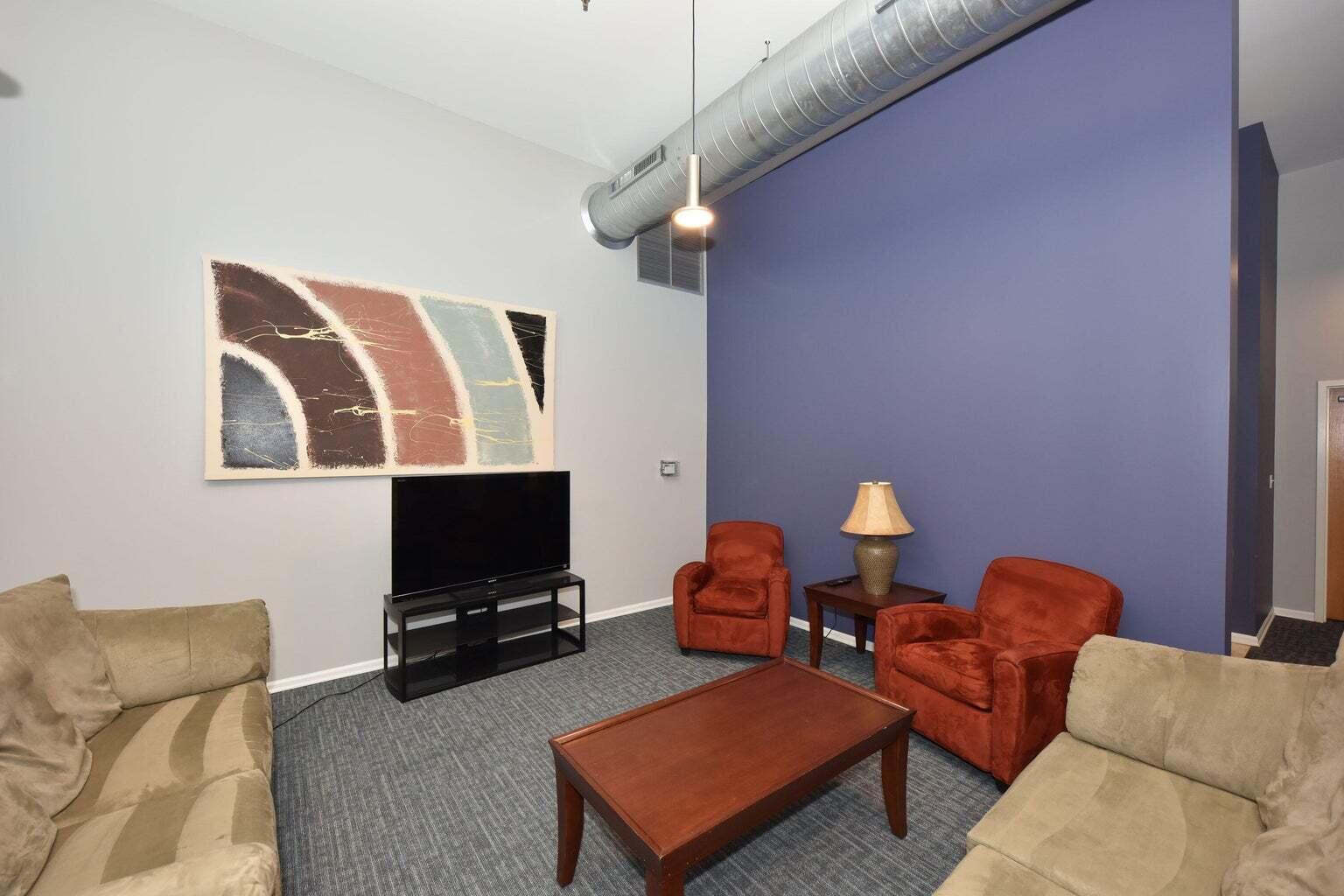 1924 N Hubbard St 202