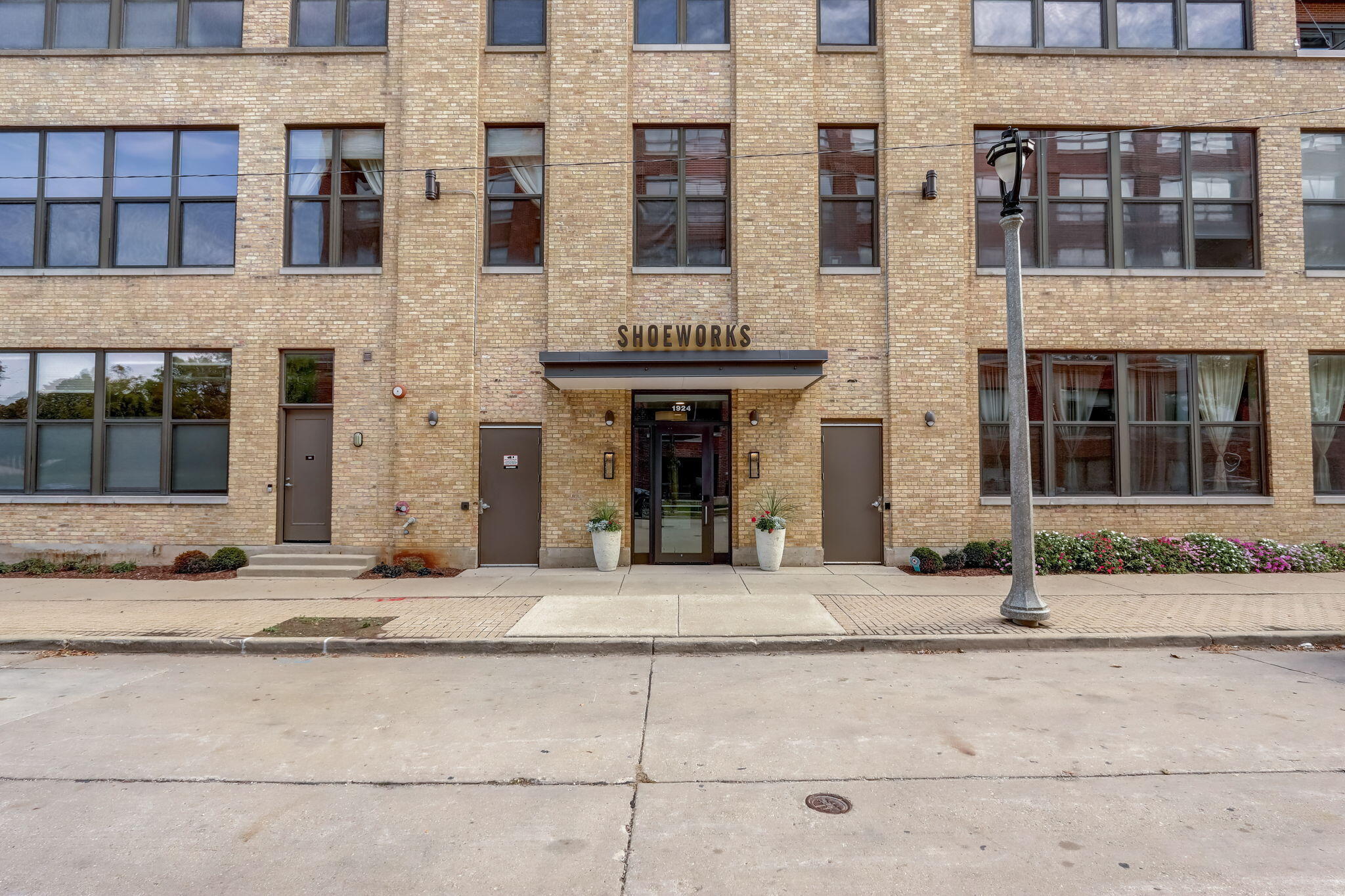 1924 N Hubbard St 202