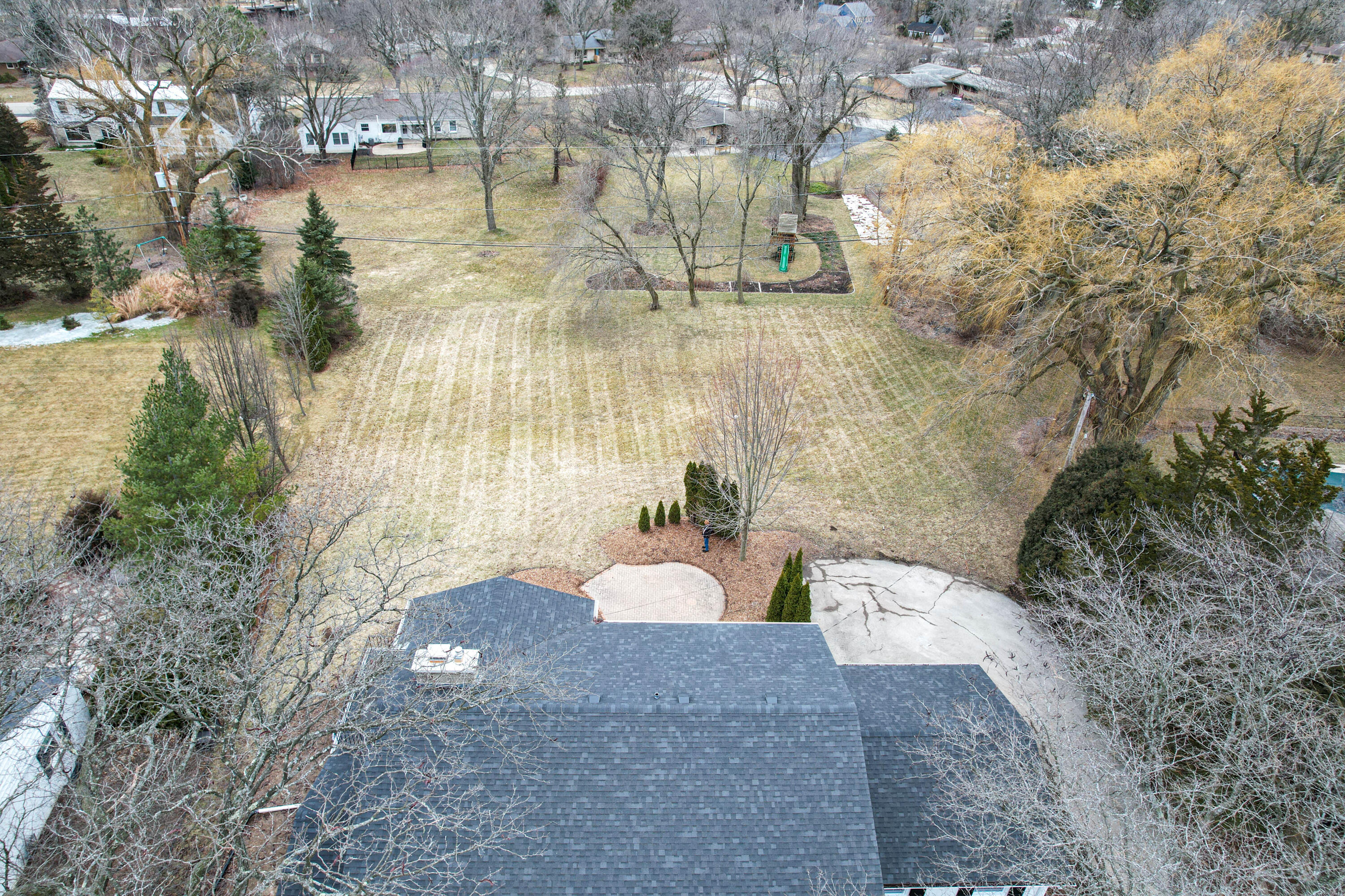 155 W Suburban Dr