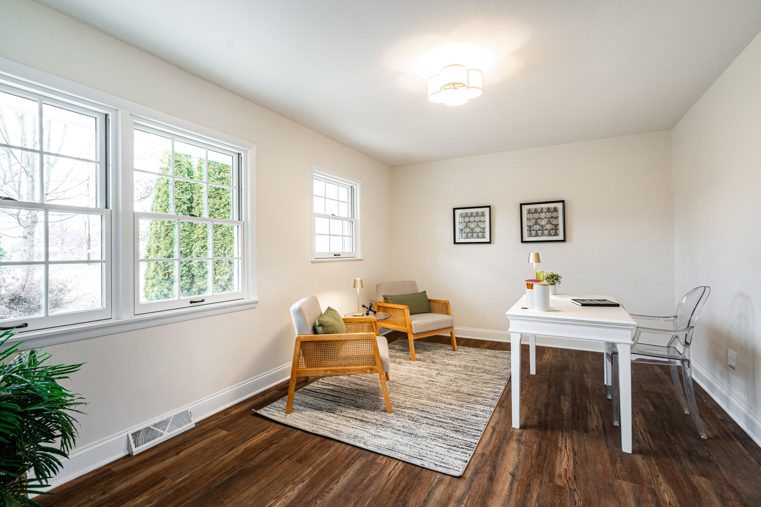 155 W Suburban Dr