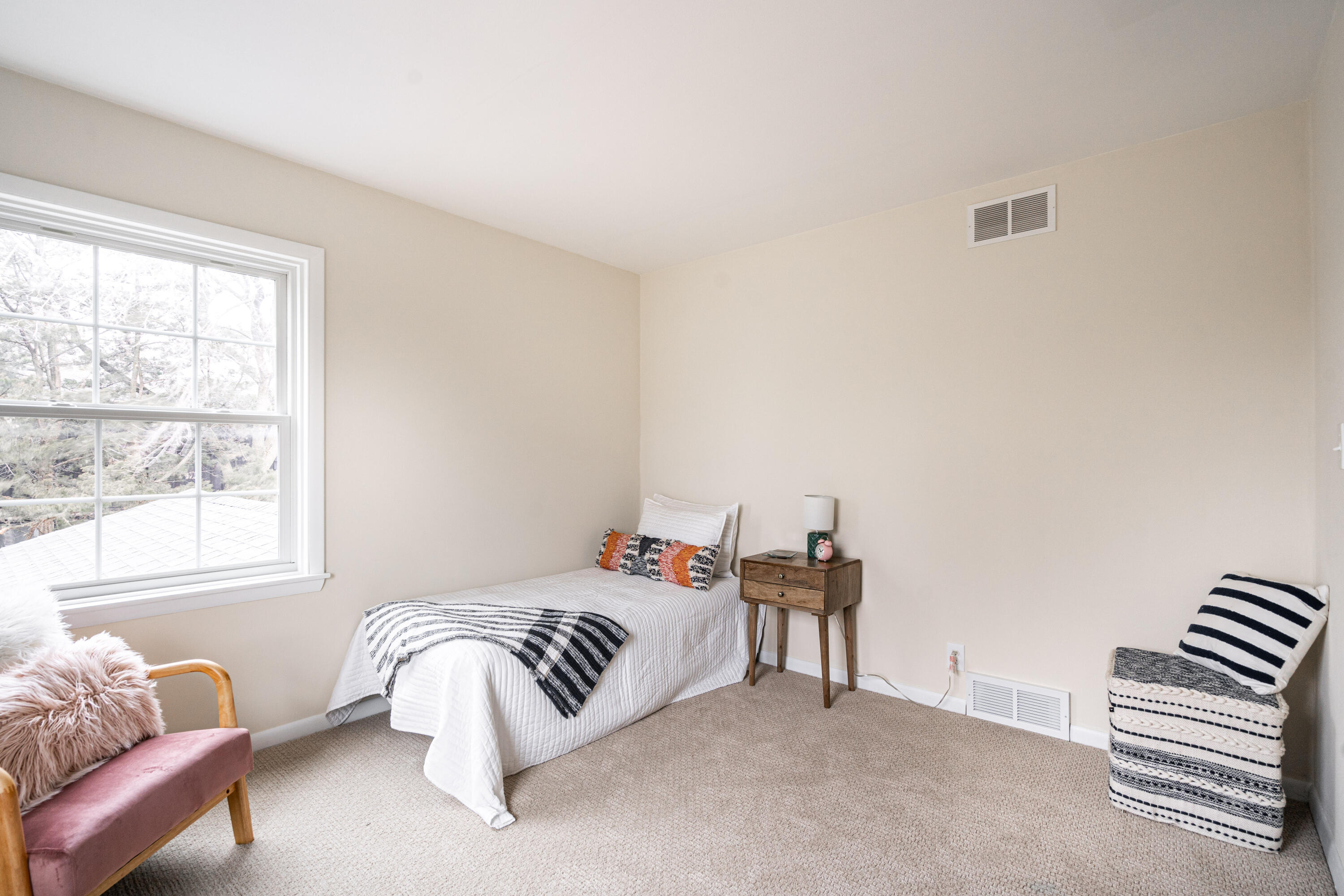 155 W Suburban Dr
