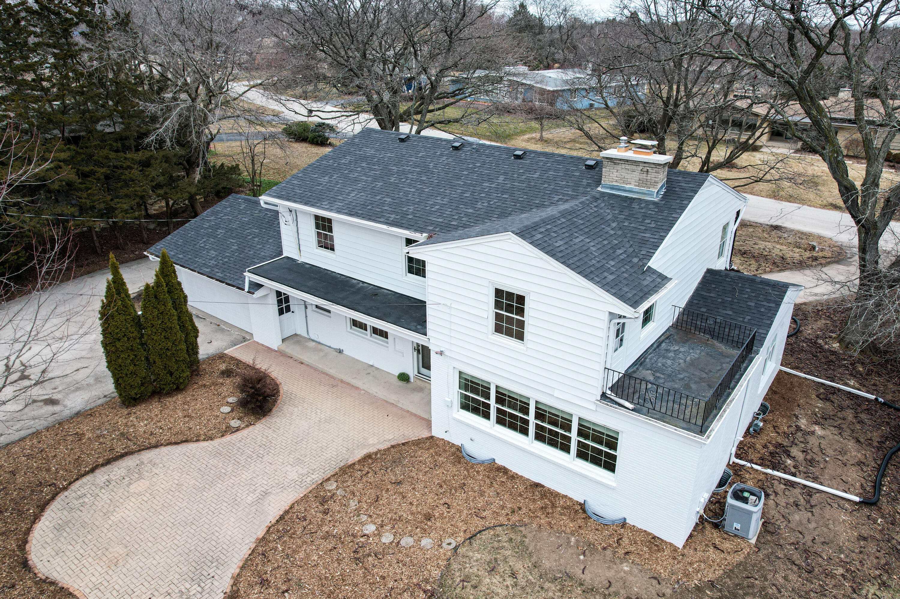 155 W Suburban Dr