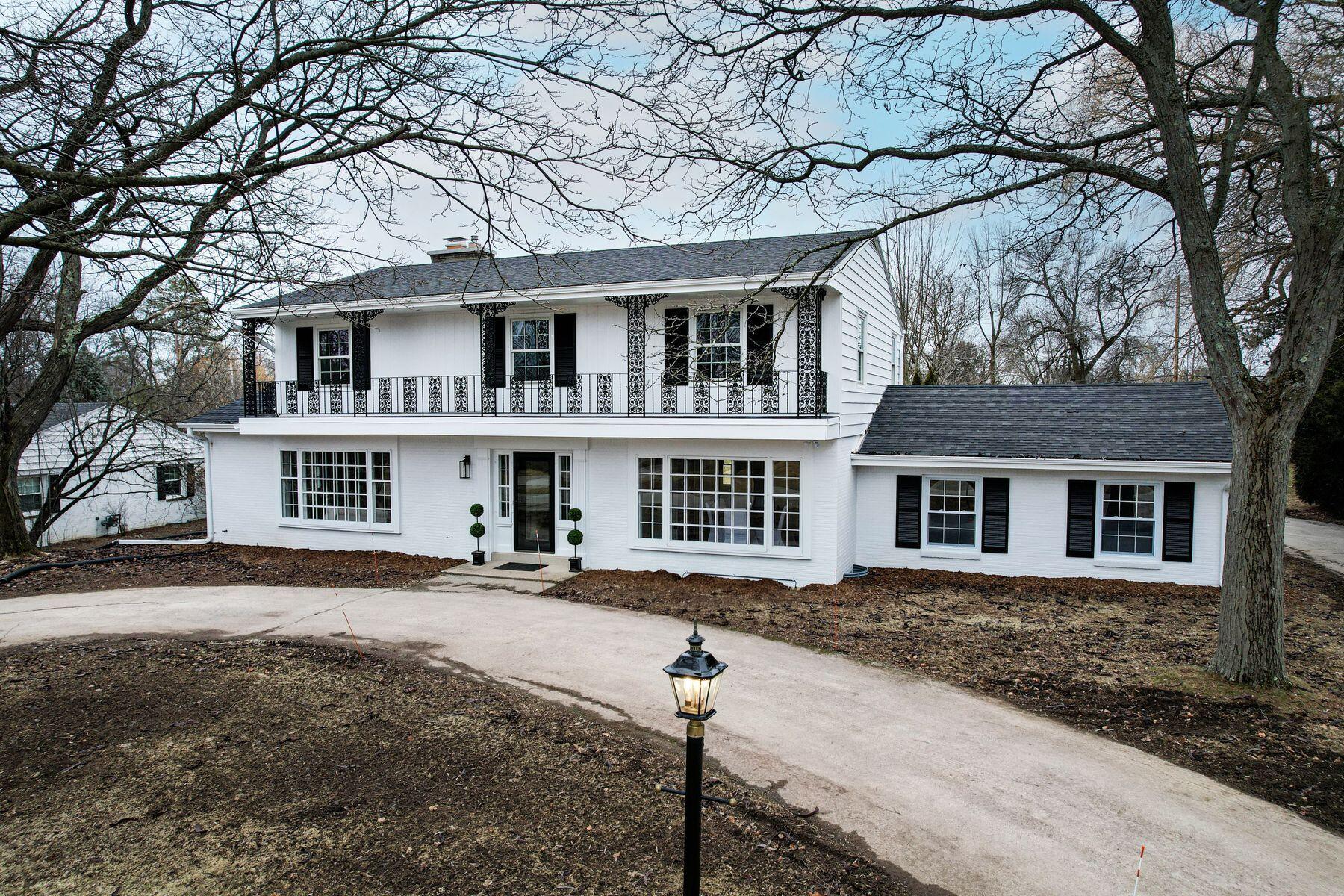 155 W Suburban Dr