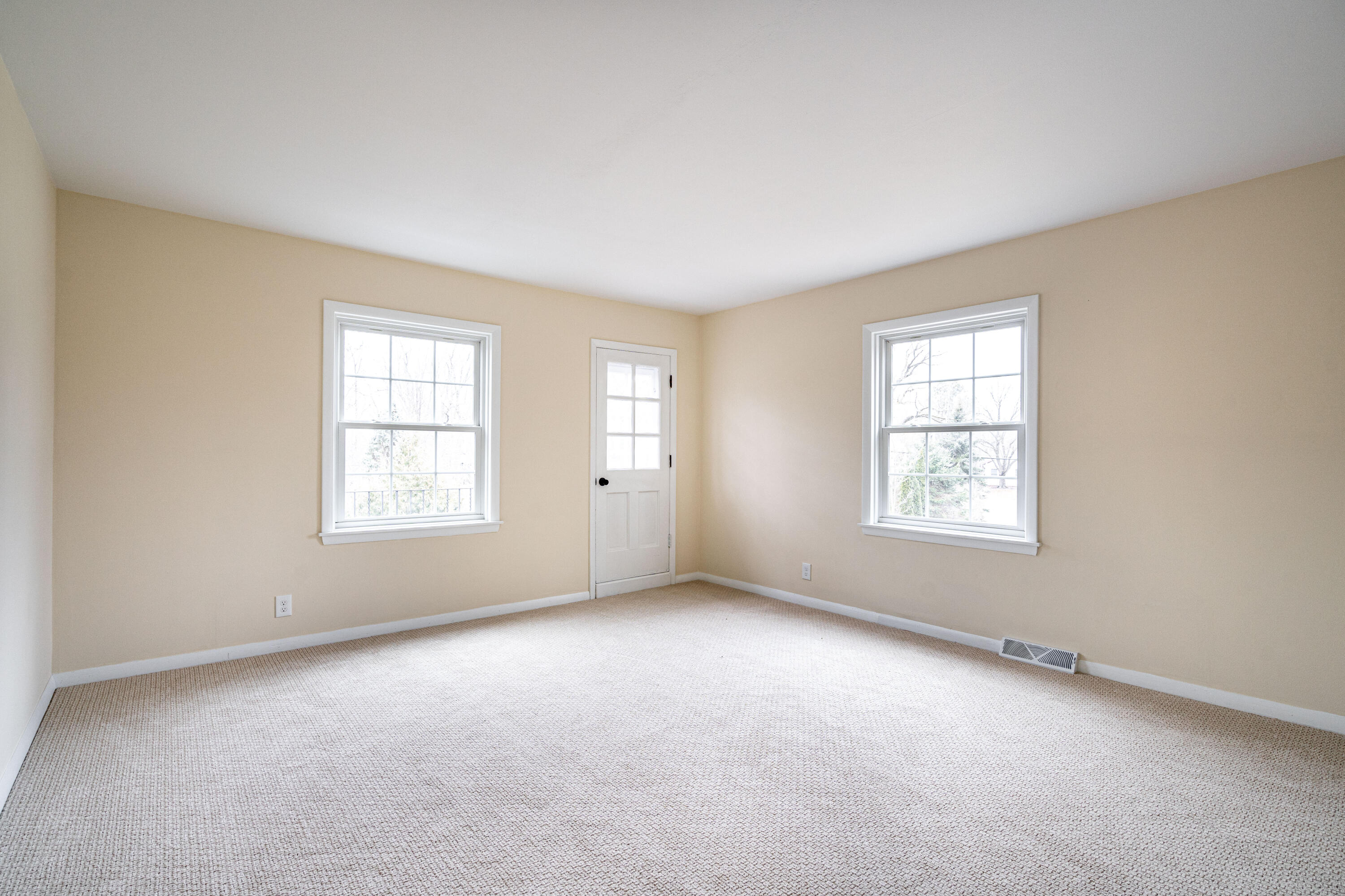 155 W Suburban Dr