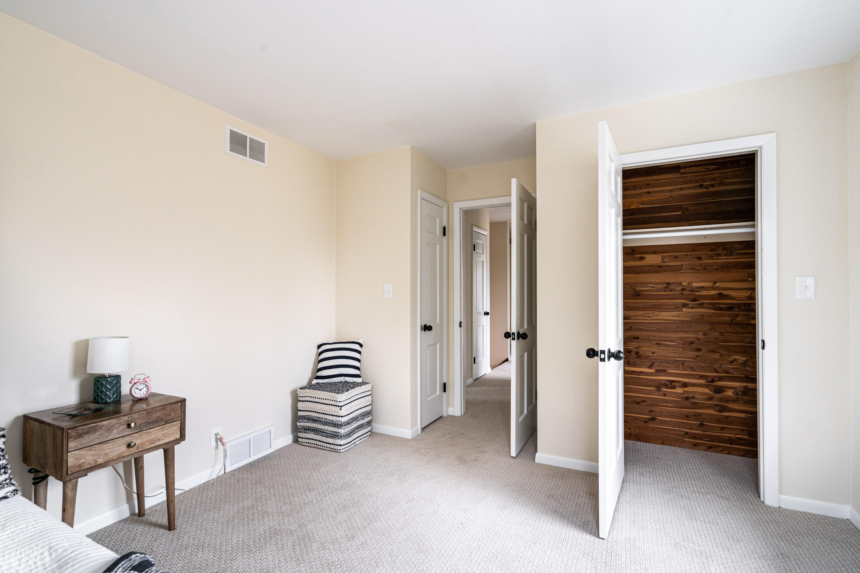 155 W Suburban Dr