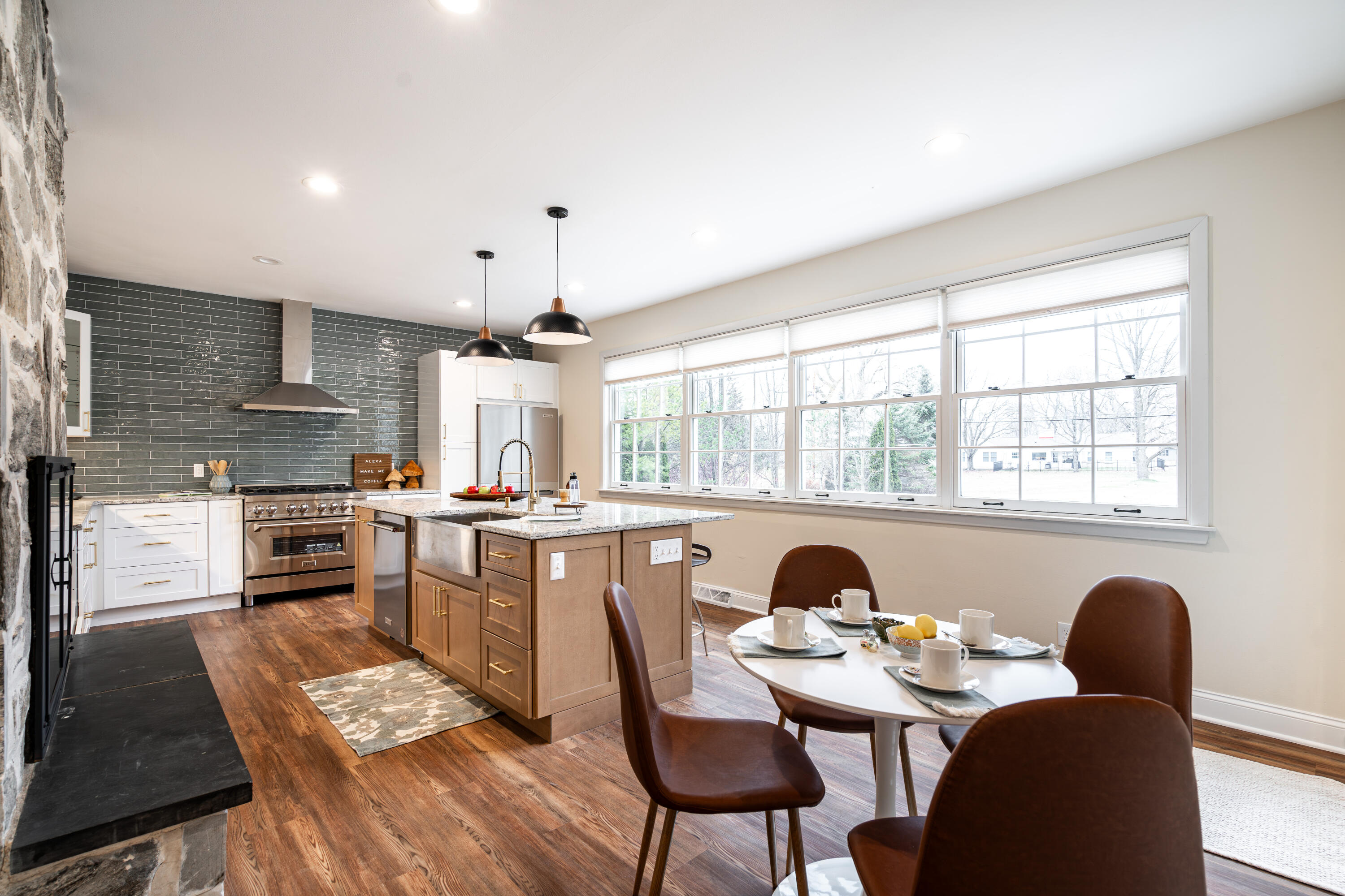 155 W Suburban Dr