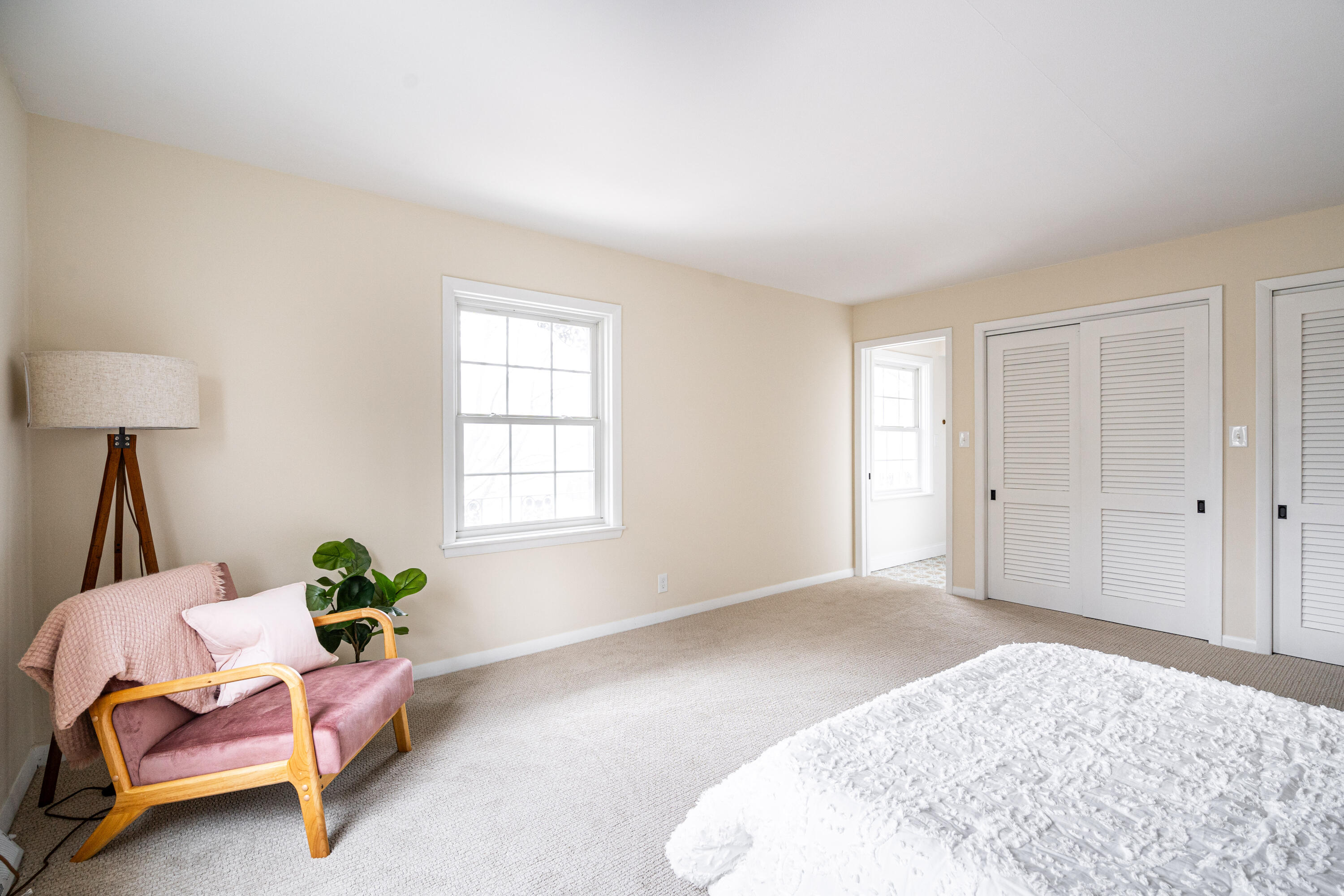 155 W Suburban Dr