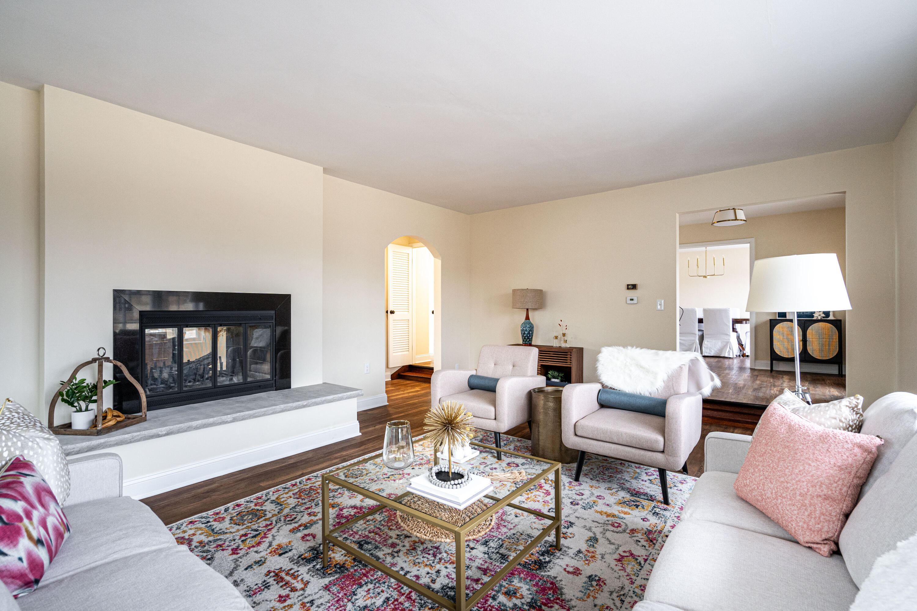 155 W Suburban Dr