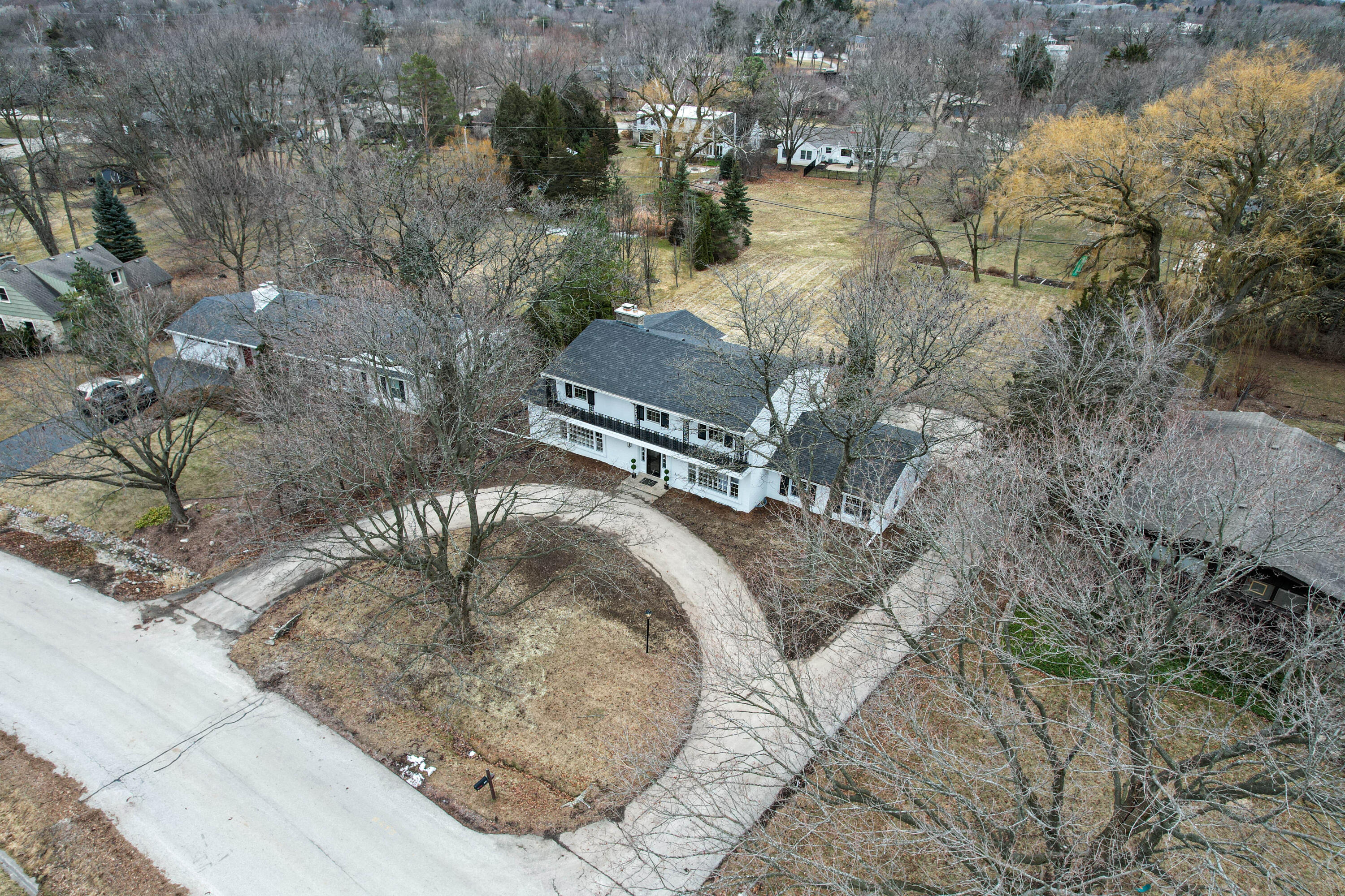 155 W Suburban Dr