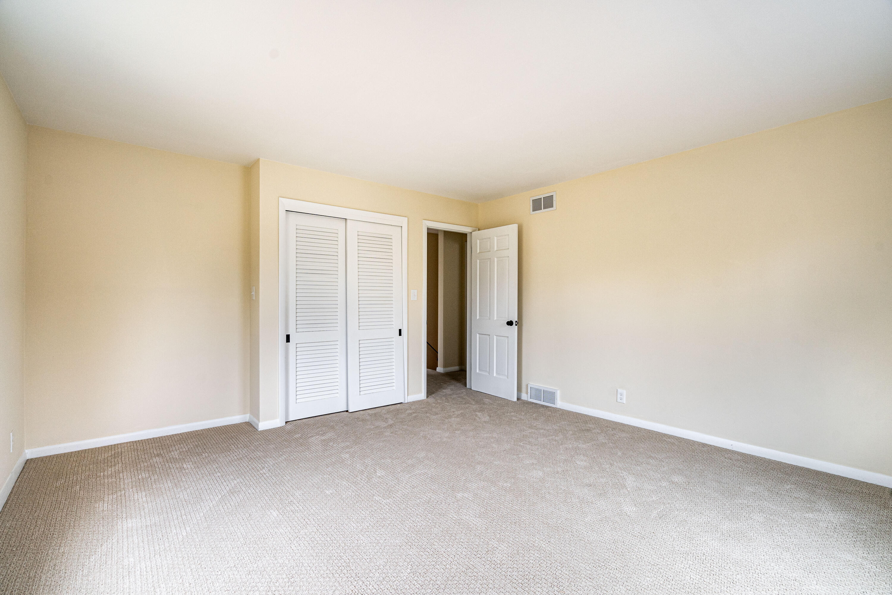155 W Suburban Dr