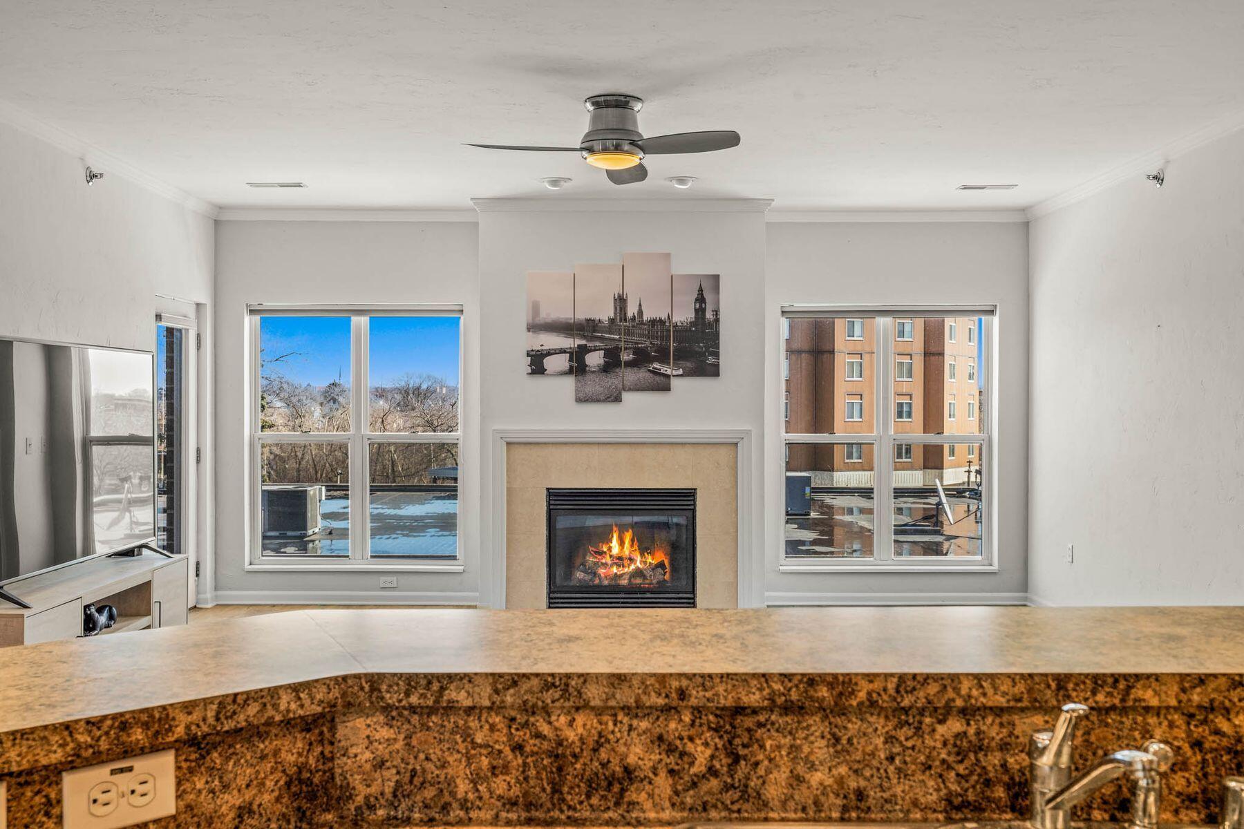1220 E Locust St 209