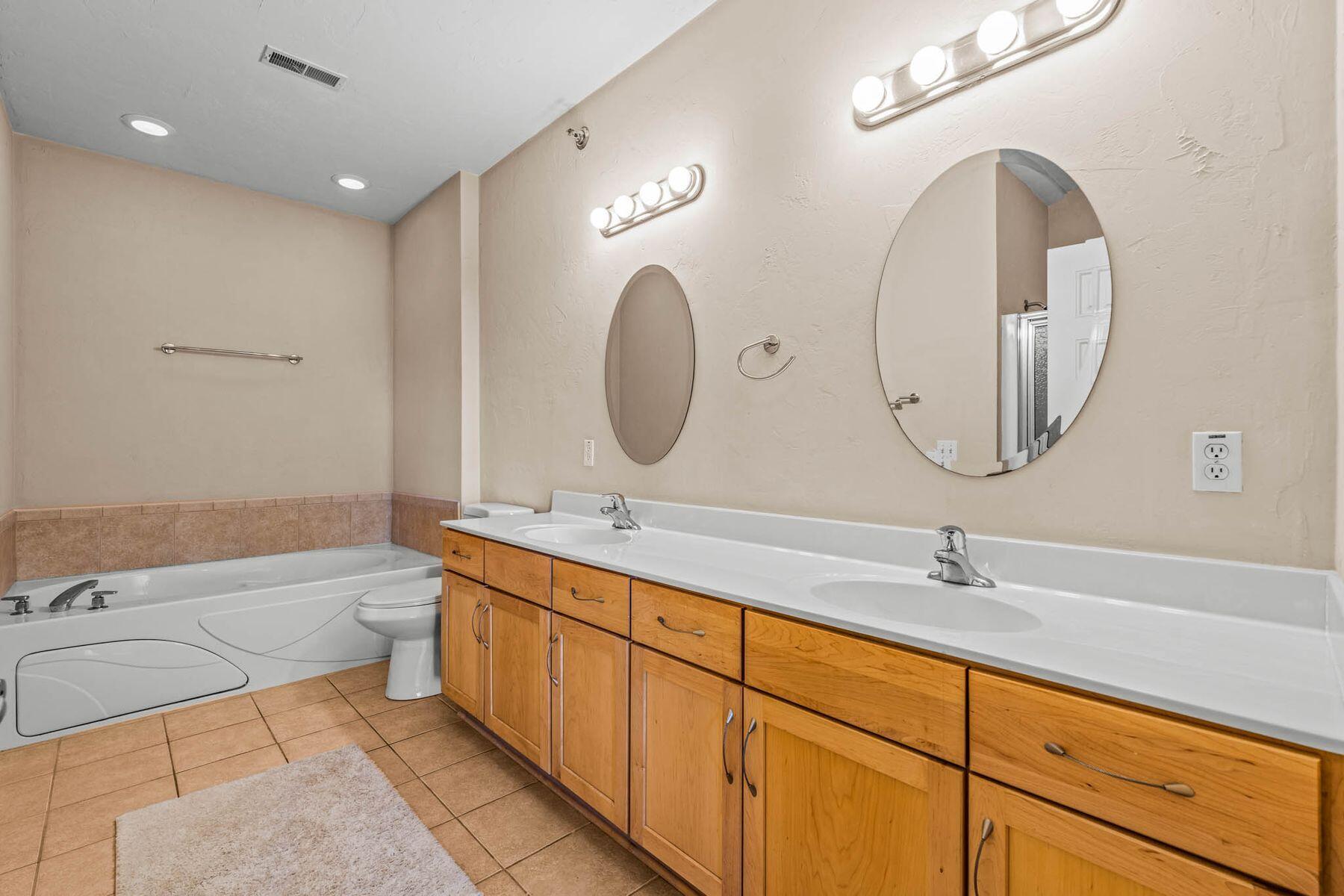 1220 E Locust St 209