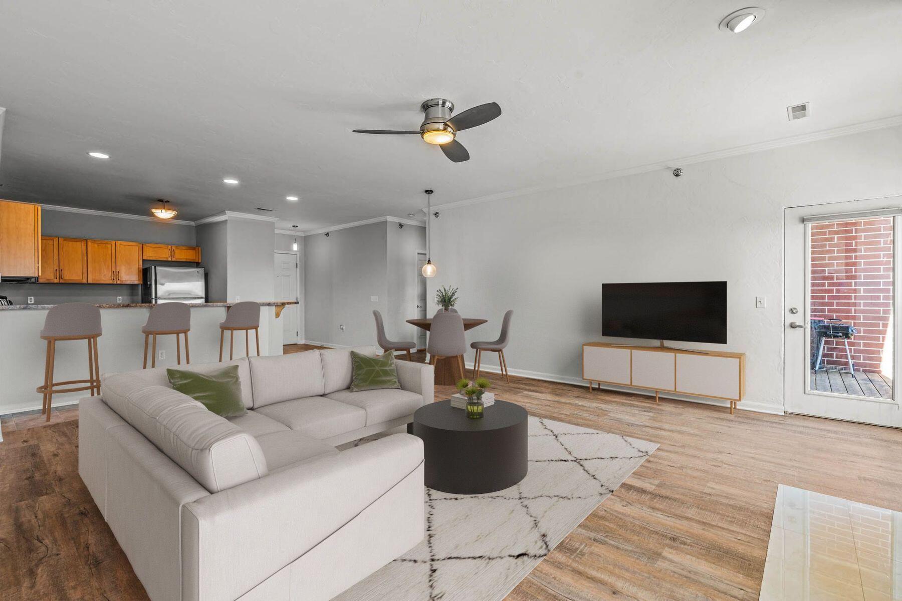 1220 E Locust St 209