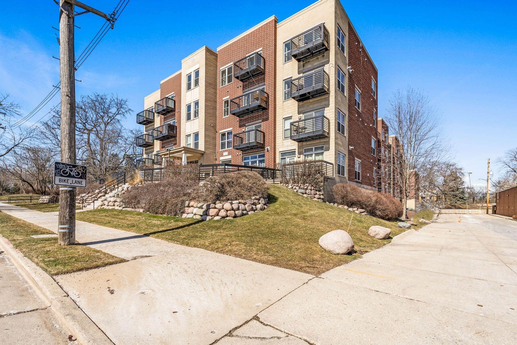 1220 E Locust St 209