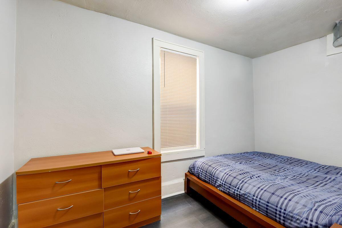 1322 W Windlake Ave