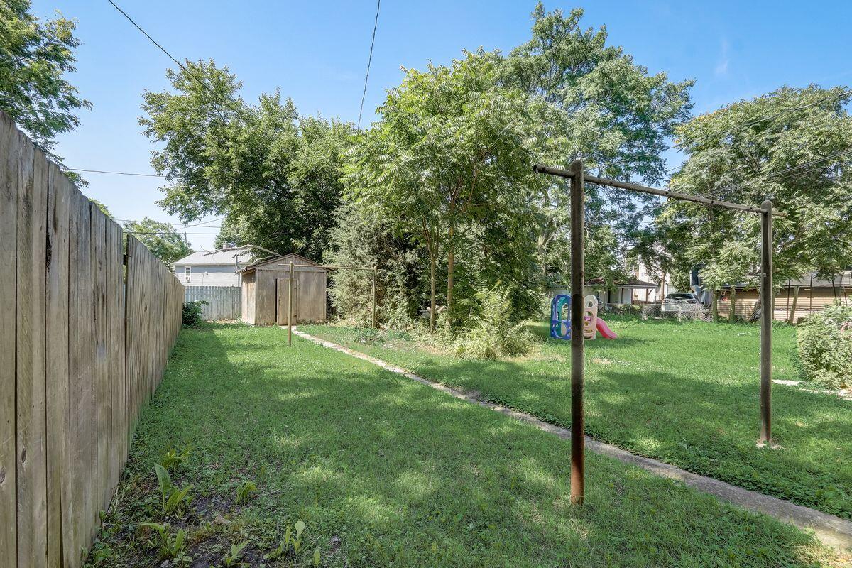 1322 W Windlake Ave