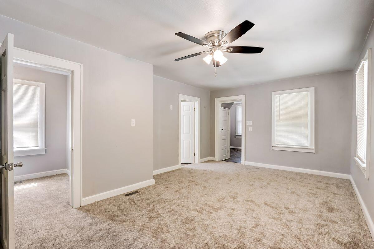 1322 W Windlake Ave