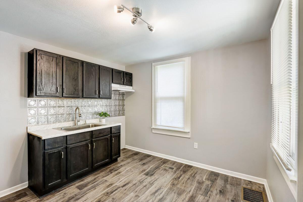 1322 W Windlake Ave