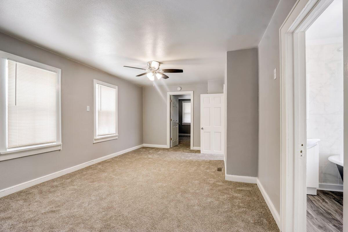1322 W Windlake Ave