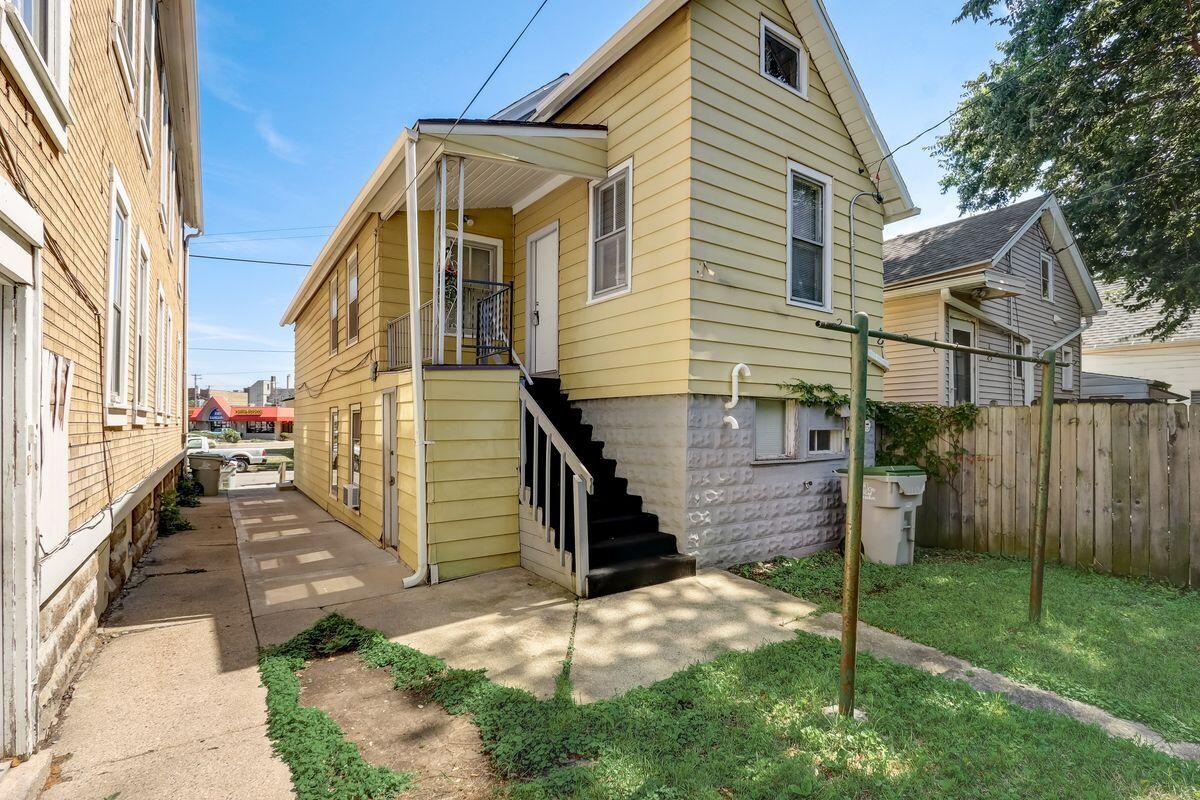 1322 W Windlake Ave