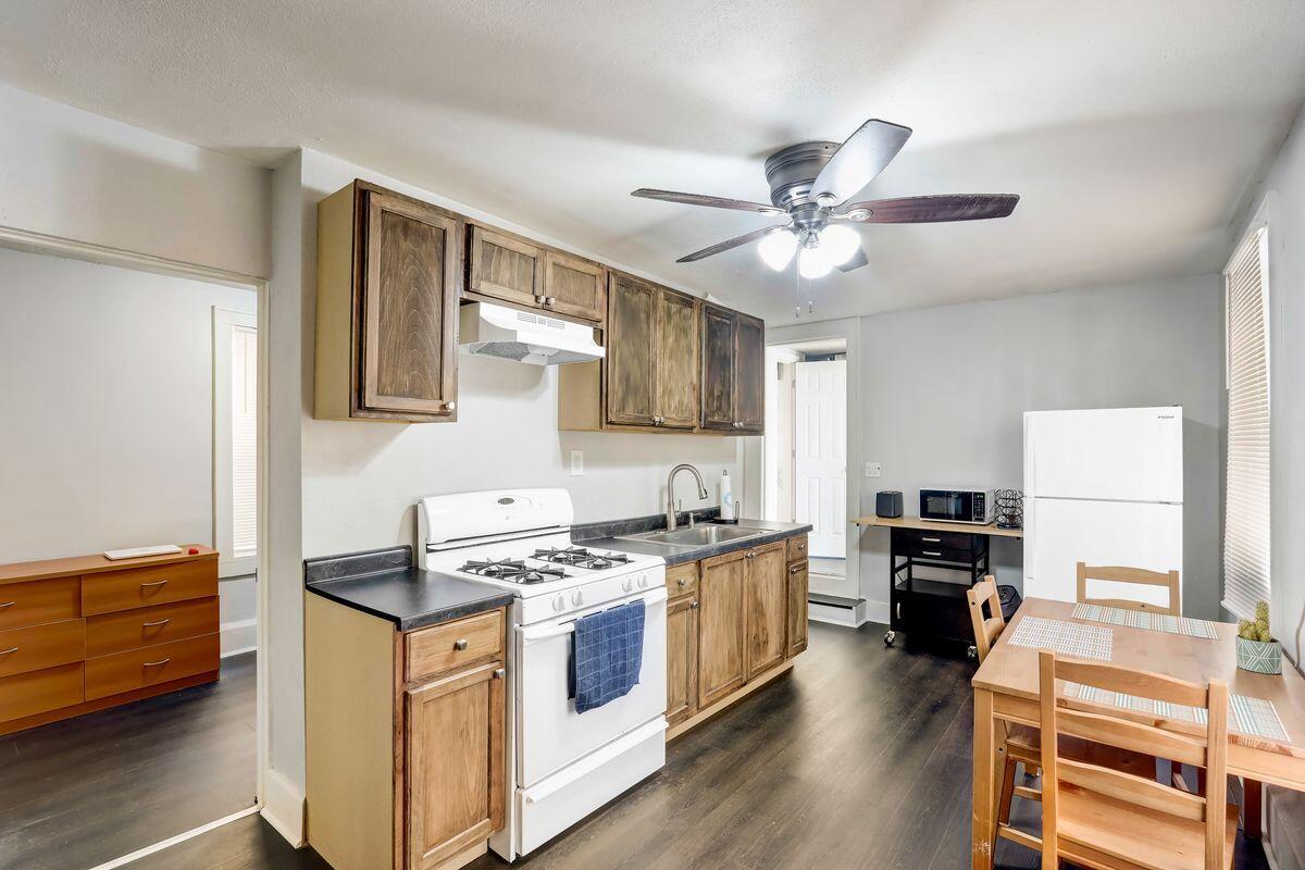 1322 W Windlake Ave