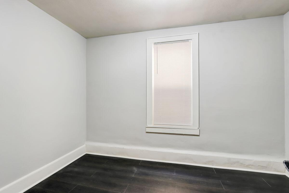 1322 W Windlake Ave