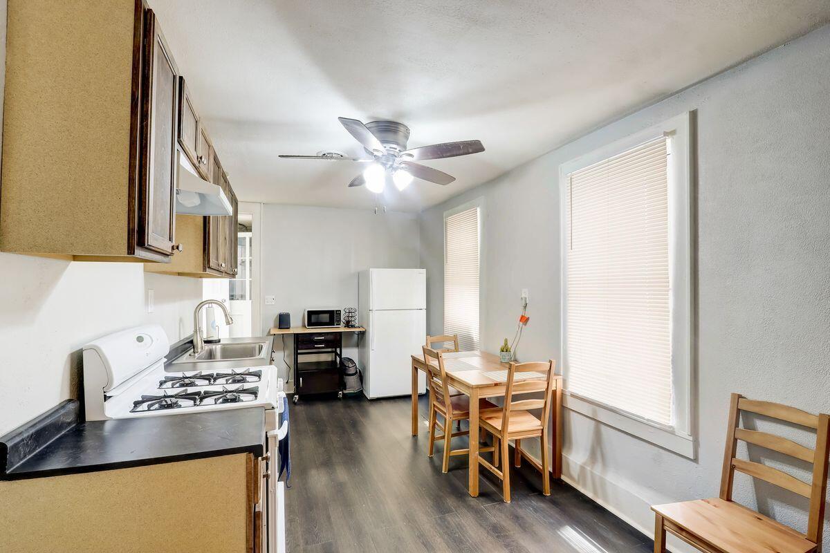 1322 W Windlake Ave
