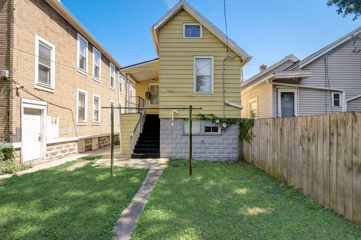 1322 W Windlake Ave