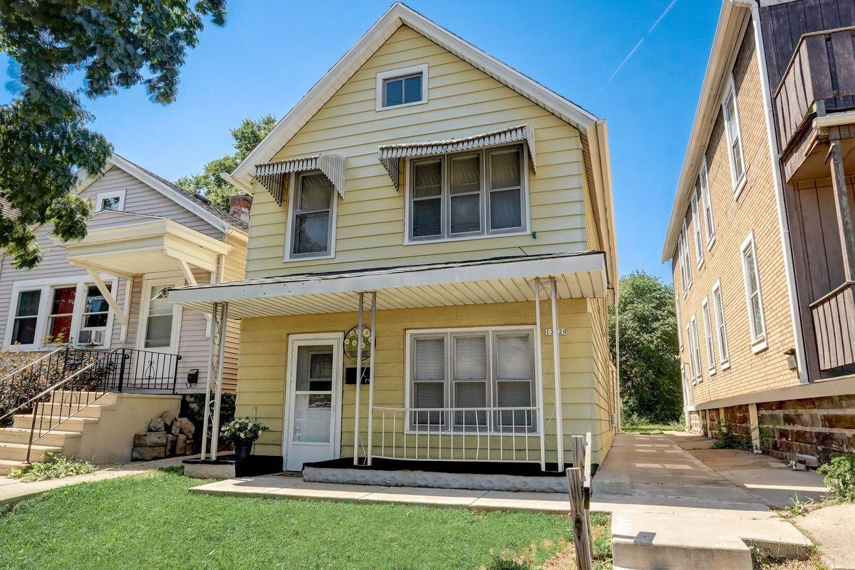 1322 W Windlake Ave