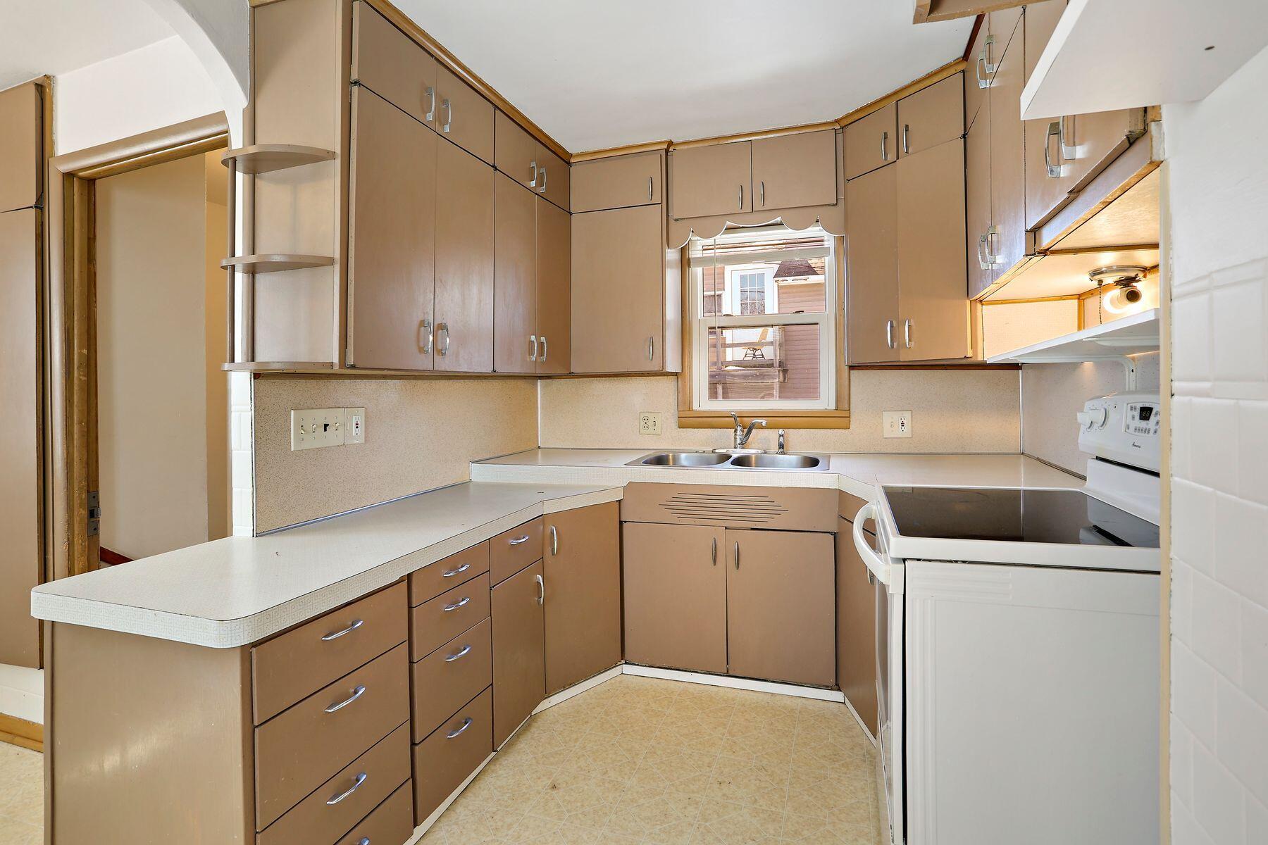 1130 Baker St