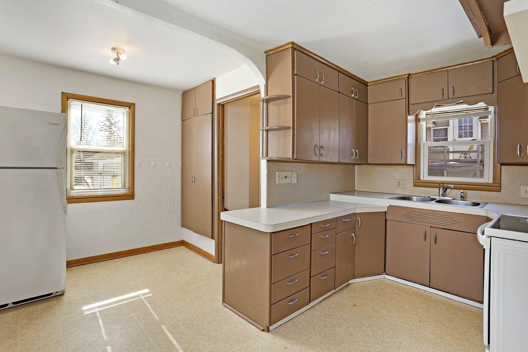 1130 Baker St