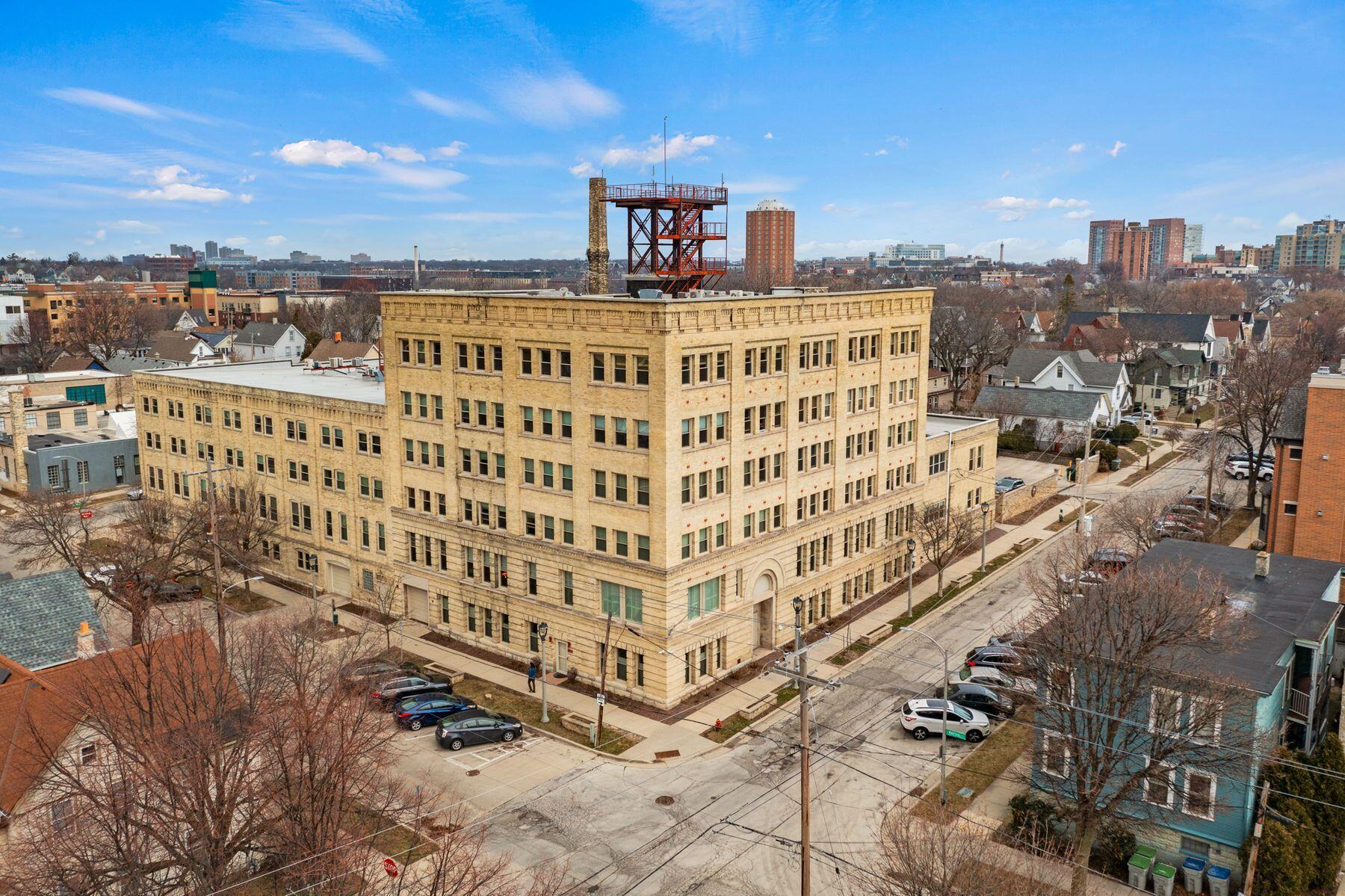 904 E Pearson St 108