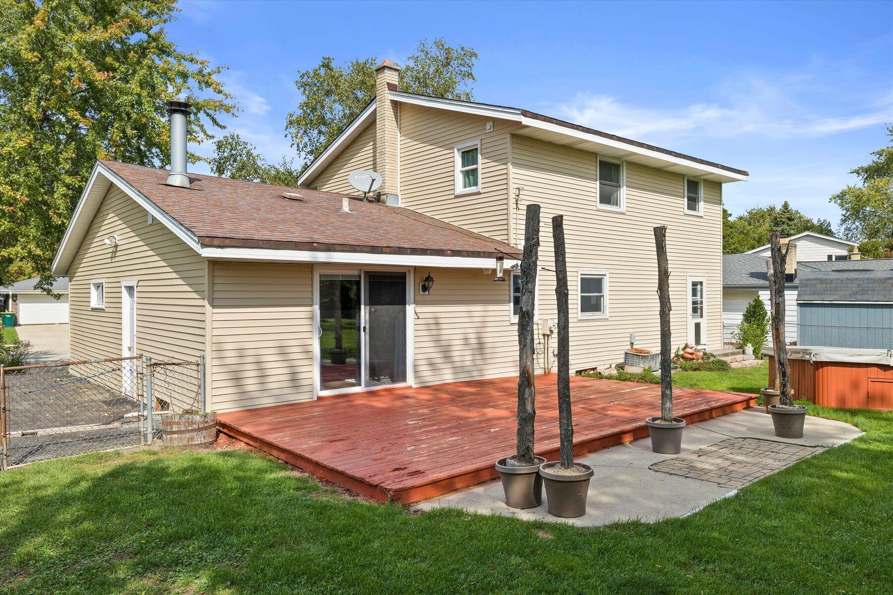 801 E Manitowoc Ave