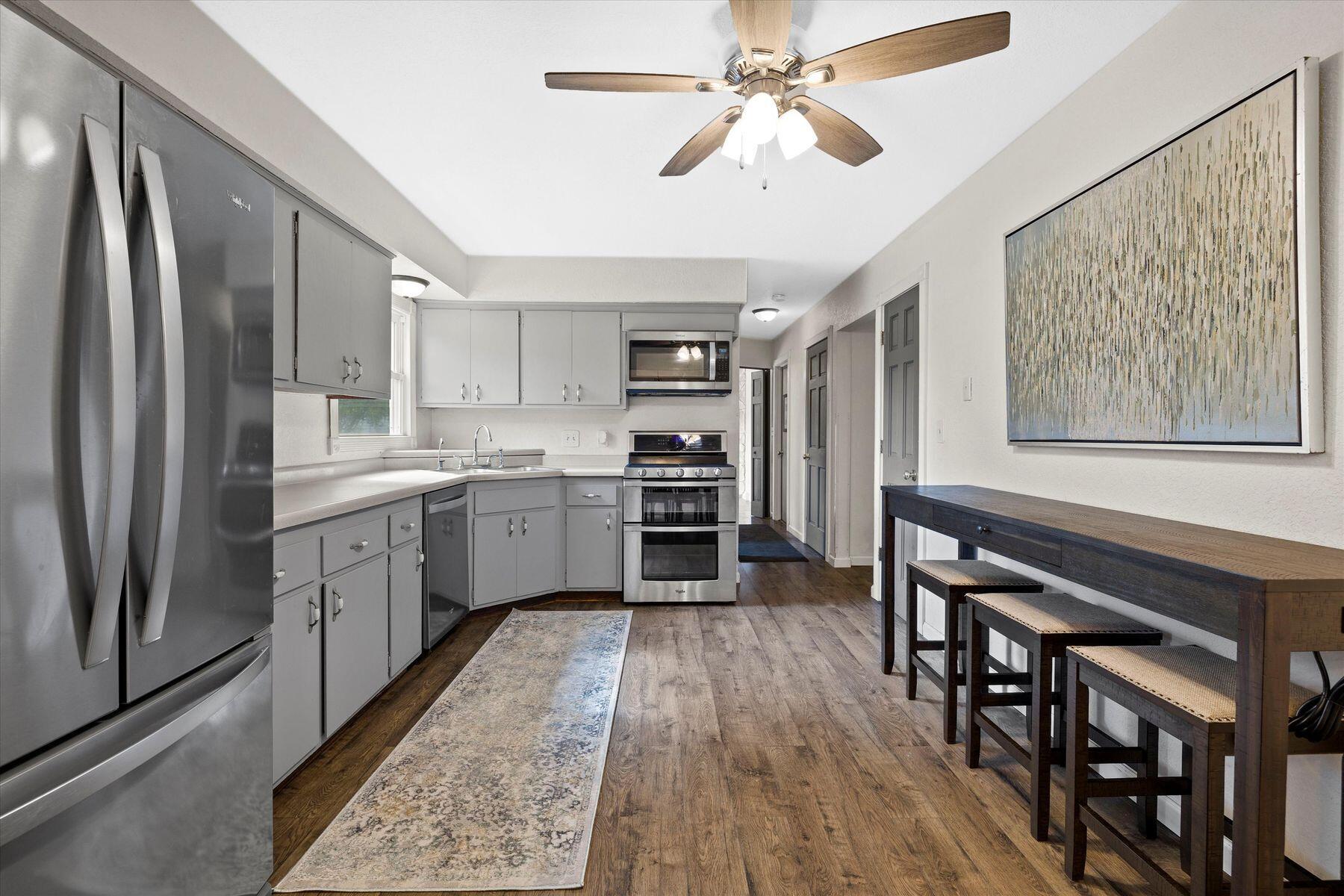 801 E Manitowoc Ave