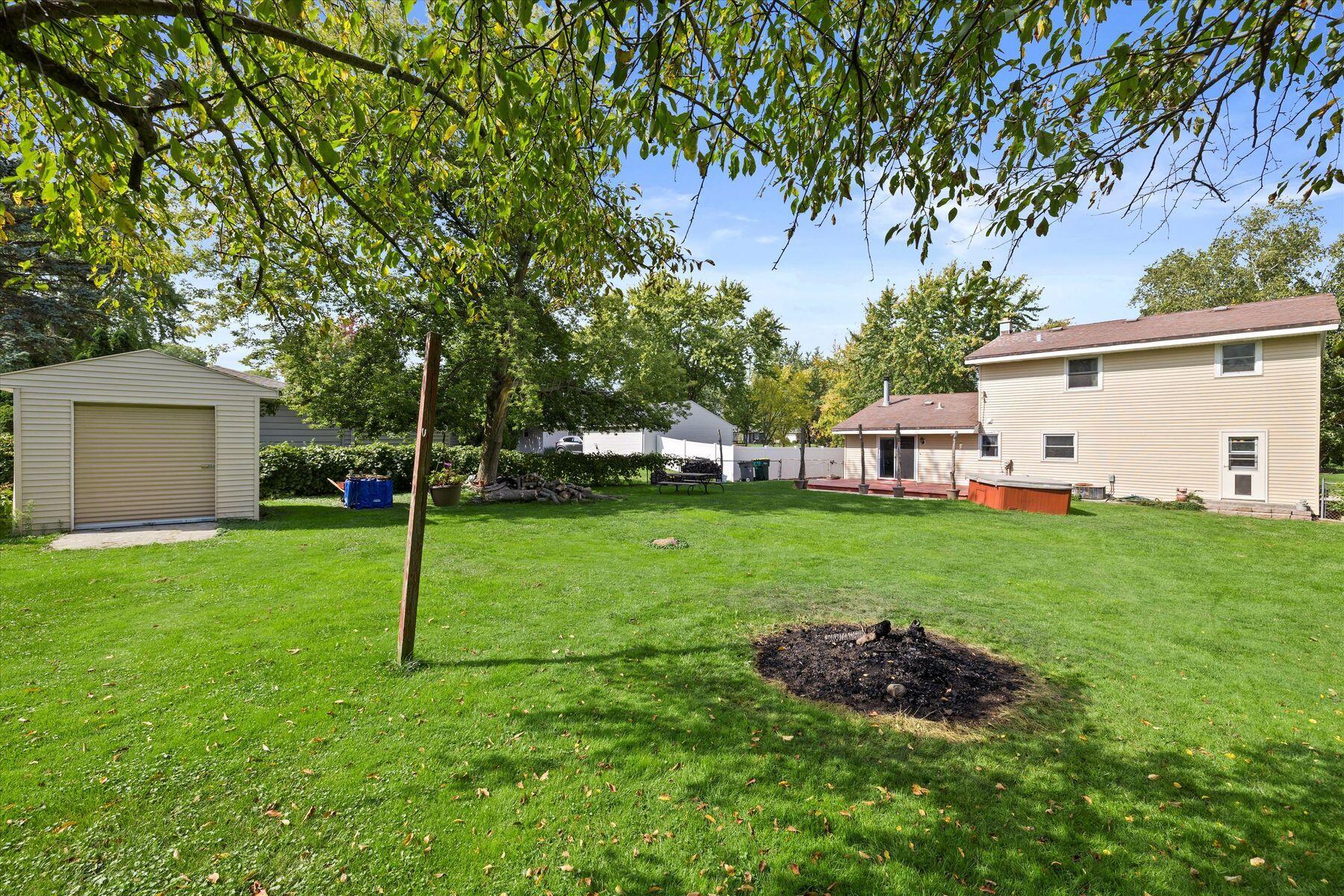 801 E Manitowoc Ave