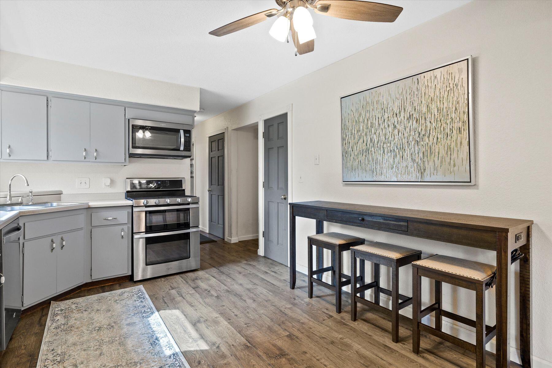 801 E Manitowoc Ave