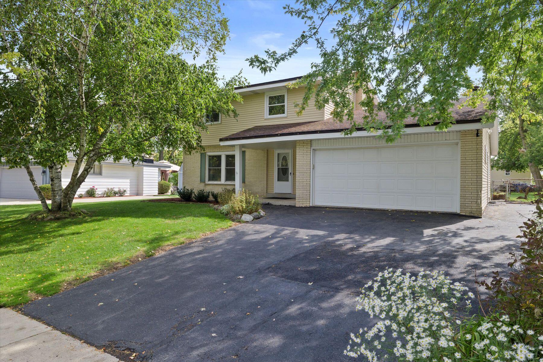 801 E Manitowoc Ave