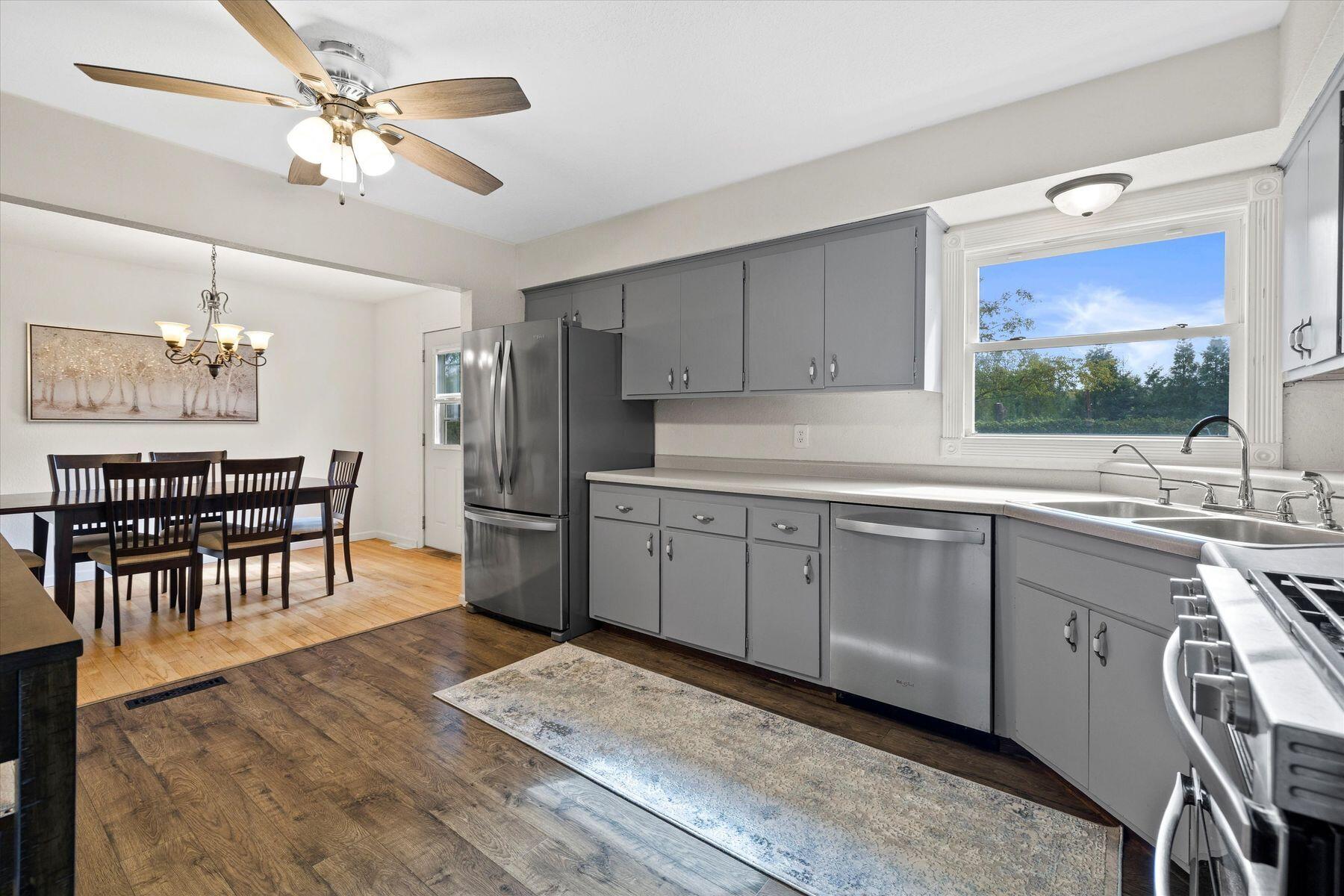 801 E Manitowoc Ave
