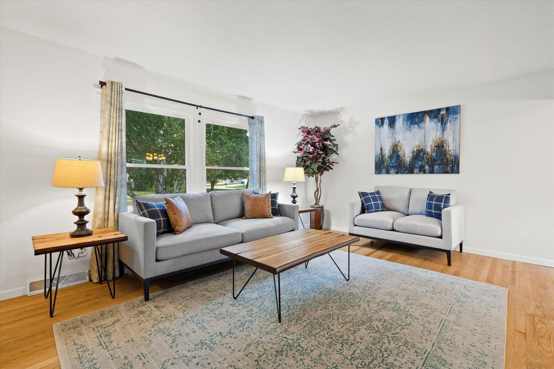 801 E Manitowoc Ave