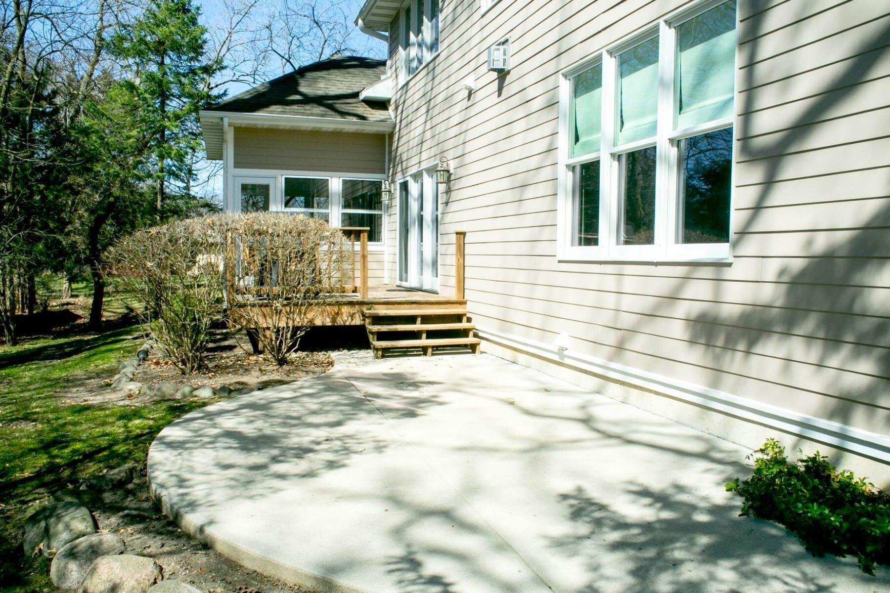 449 Hillcrest Dr