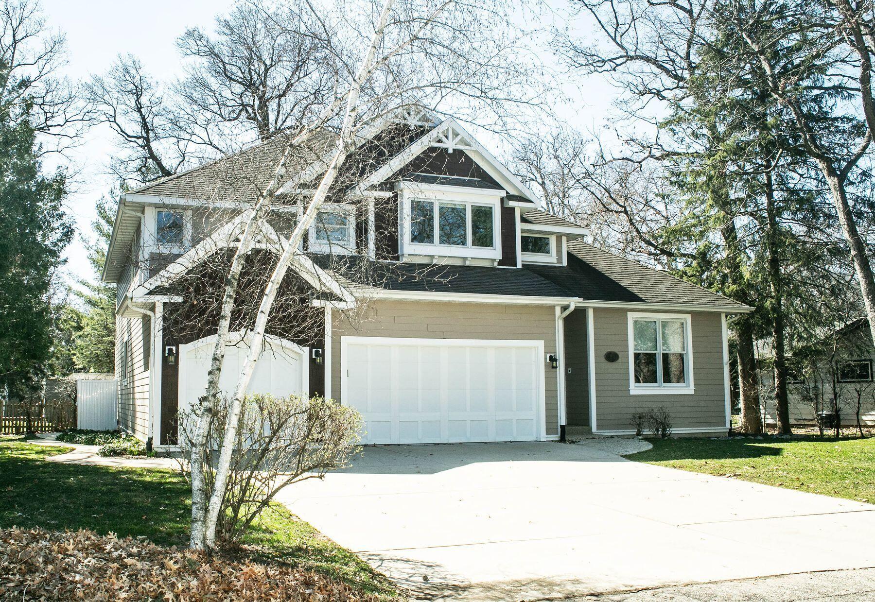 449 Hillcrest Dr