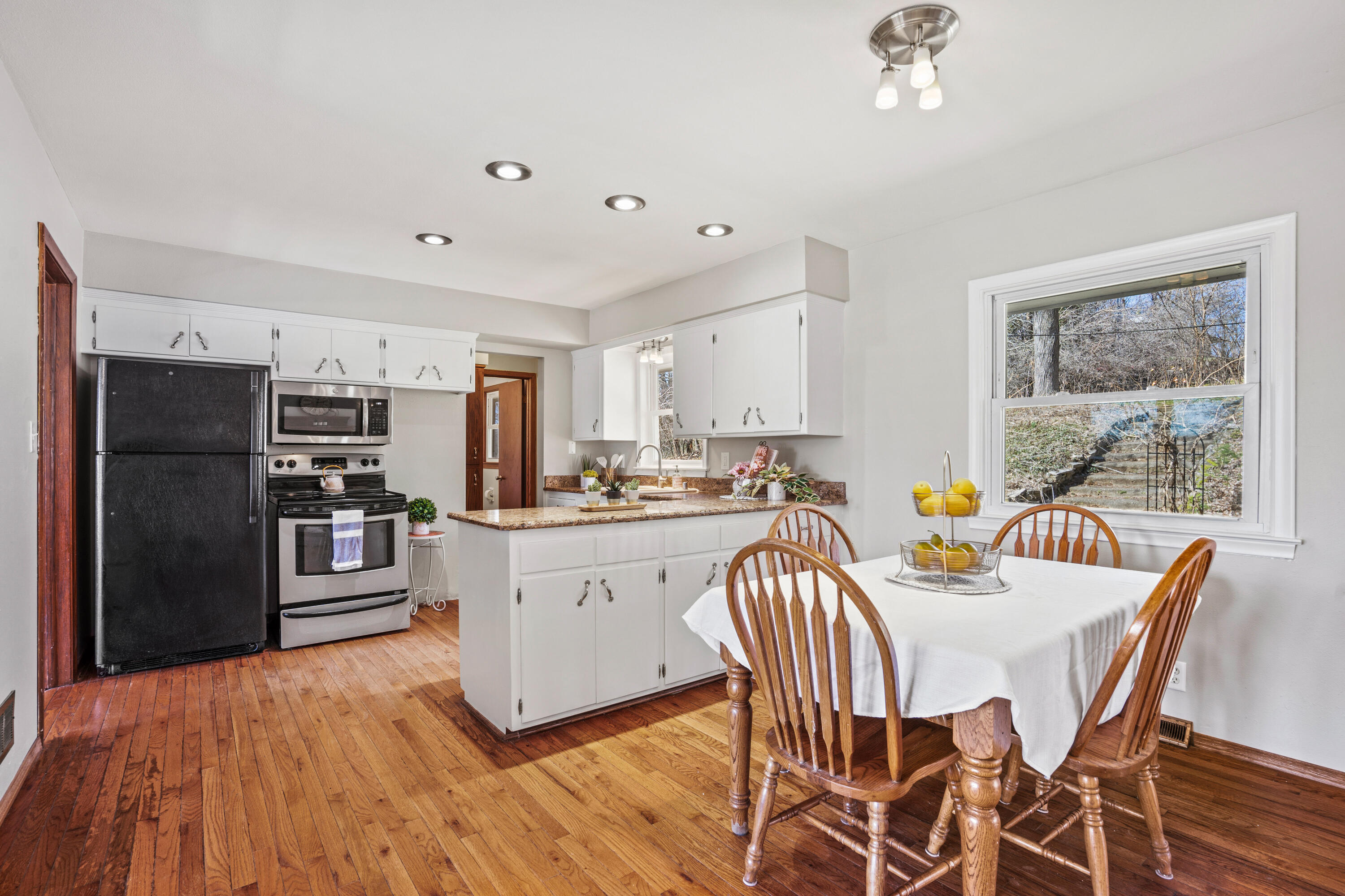 1205 Sunnycrest Dr