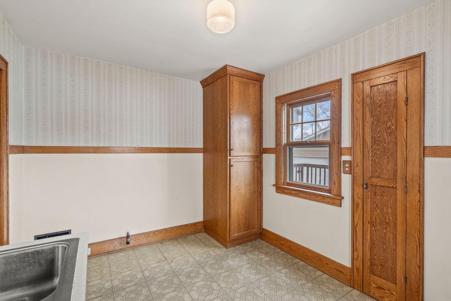 1140 W 6th Ave
