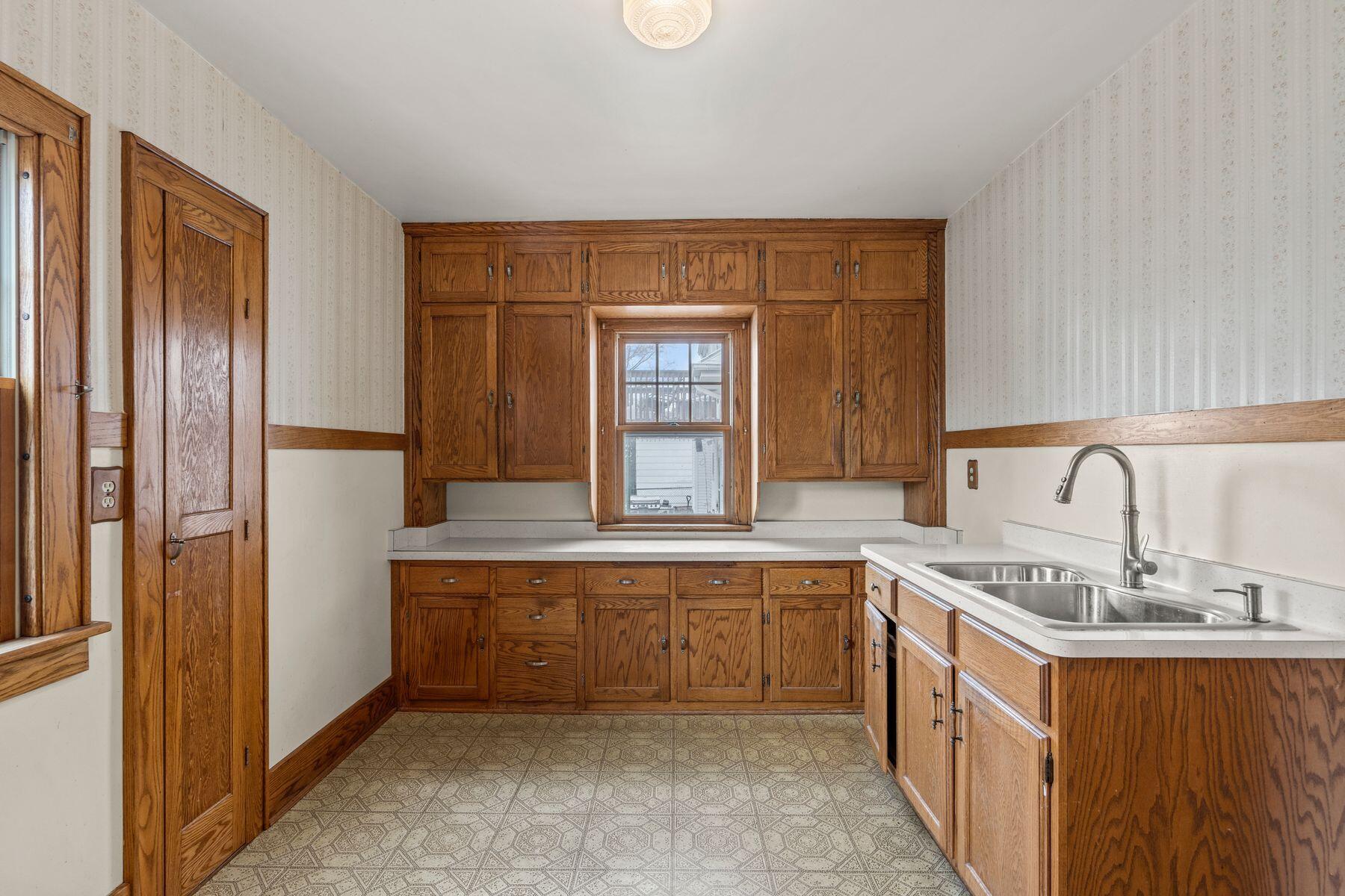 1140 W 6th Ave
