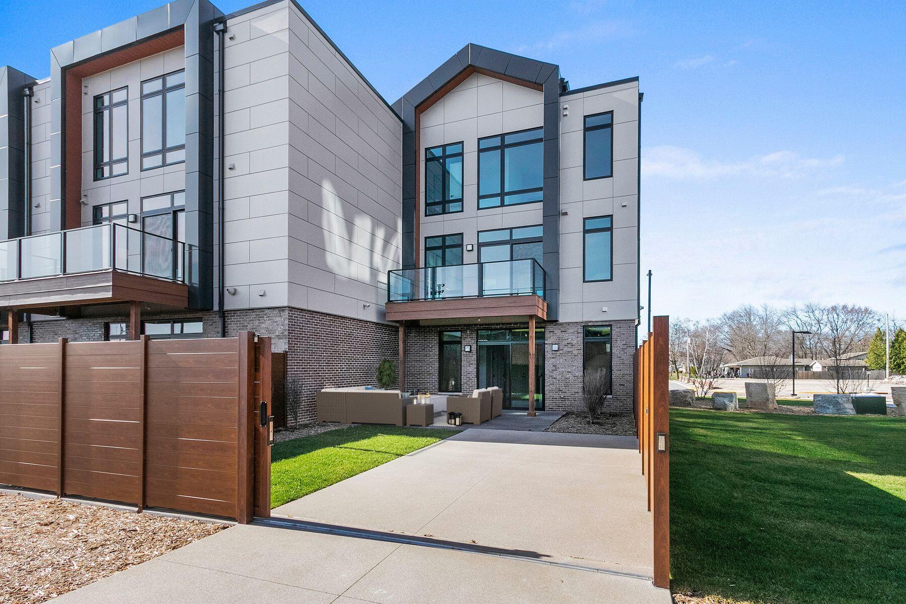 1158 Brookwood Dr