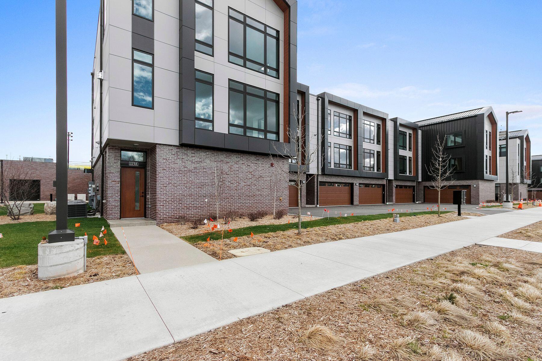 1158 Brookwood Dr