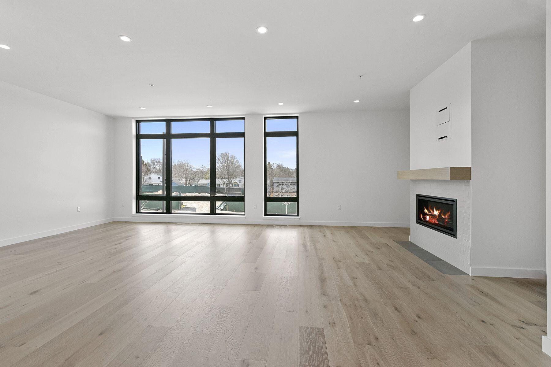 1152 Brookwood Dr