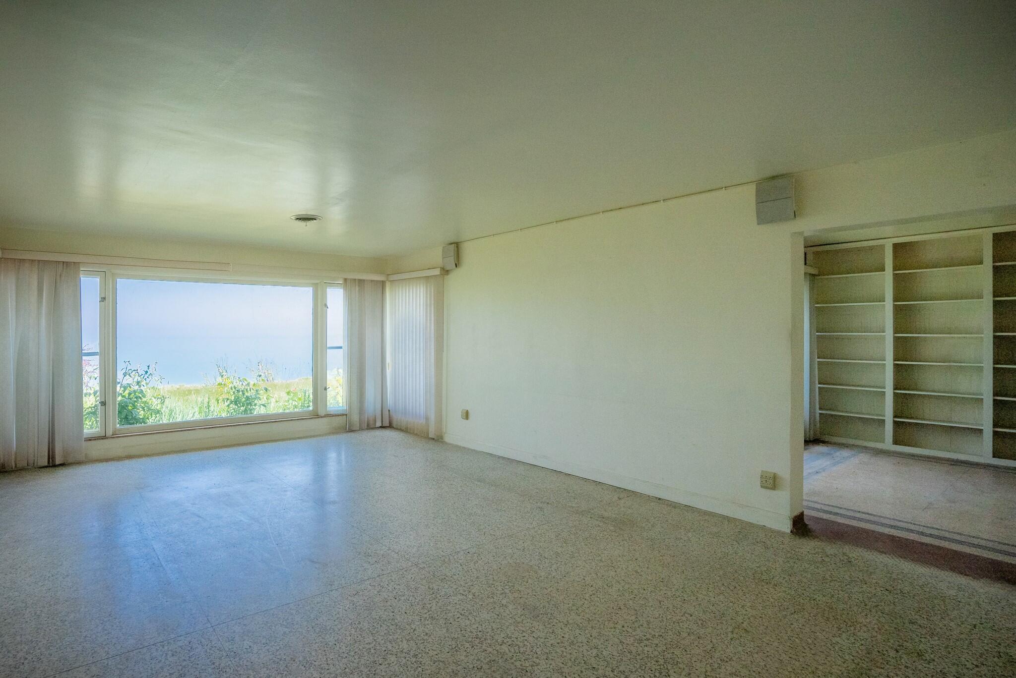 12460 N Lake Shore Dr