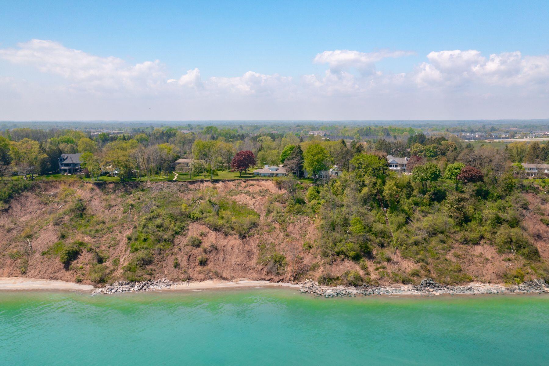 12460 N Lake Shore Dr